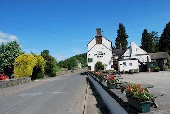 The Okeover Arms Ашборн Экстерьер фото
