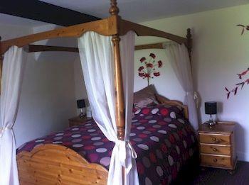 The Okeover Arms Ашборн Экстерьер фото
